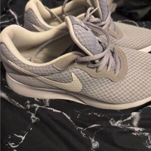 Nike Women's Light Gray Sneakers
